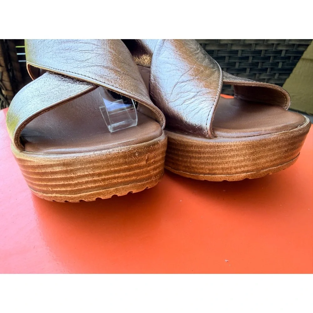 Bueno Sandals Womens 38 Rose Gold Metallic Leather Crisscross Platform Wedge‎